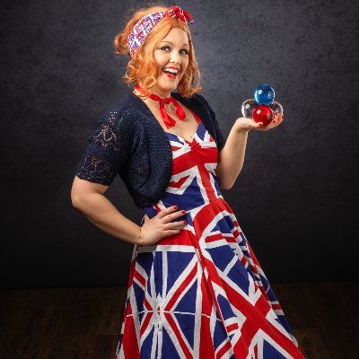 Amy Amelia Arts: Walkabout Contact Juggling and Outdoor Bubbles